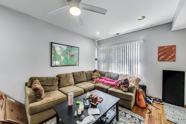 Building Photo - 1452 W Cortez St