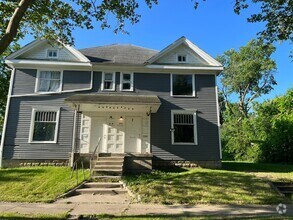 Building Photo - 246 E Dewald St