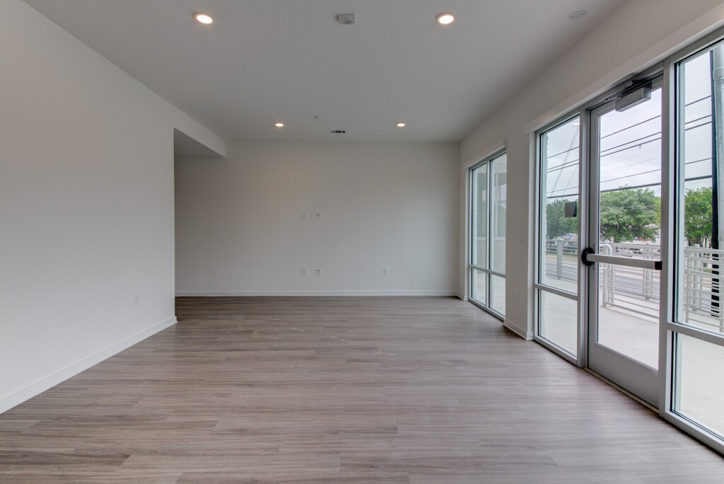 Building Photo - 4361 S Congress Ave