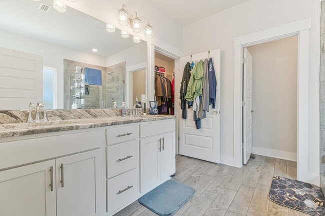 Building Photo - 6076 Cherry Hill Cir