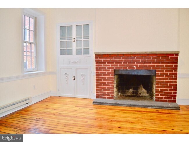 Building Photo - 510 S Front St