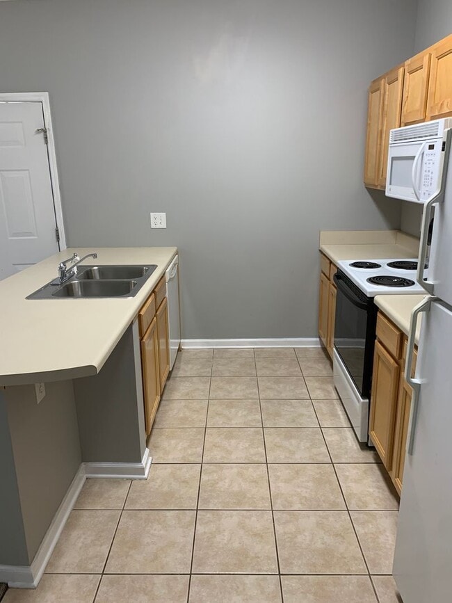 Building Photo - Fall 2026 Two Bedroom @ Park Place Condos!