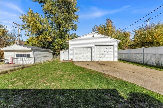 Building Photo - 1487 E 193rd St