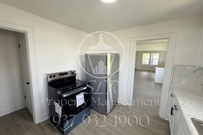 Building Photo - 3925 Hoover Ave