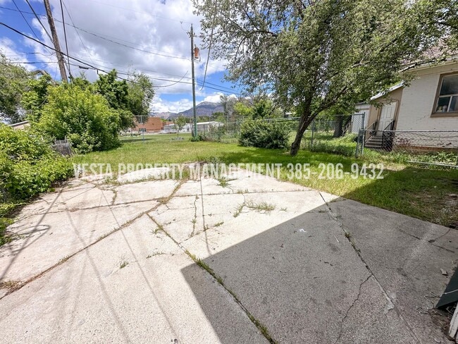 Building Photo - 452 29th St