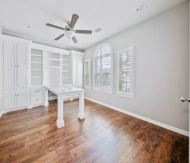 Building Photo - 3306 Benbrook Springs Ln