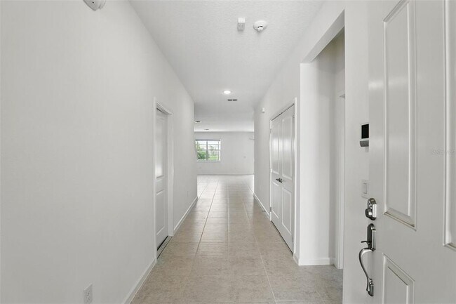 Building Photo - 251 Ballo Dr