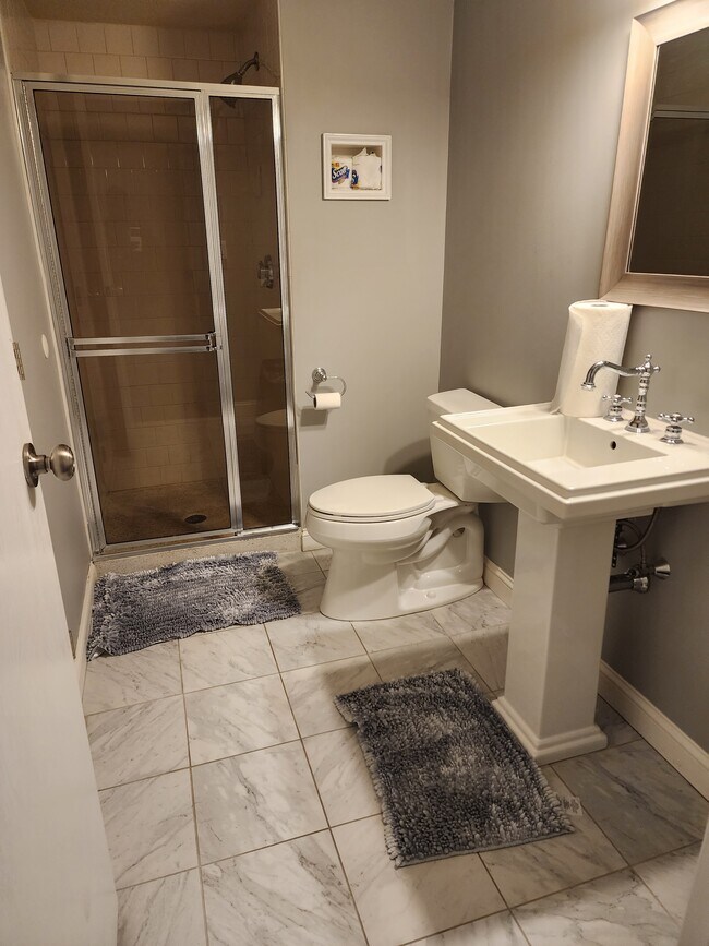 Building Photo - 200 Burkhall St