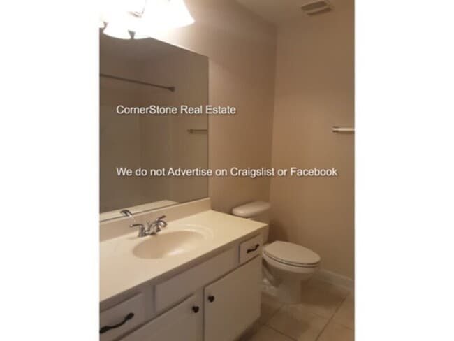 Building Photo - 1830 Balmoral Dr