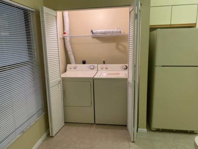 Building Photo - 6531 SE Federal Hwy