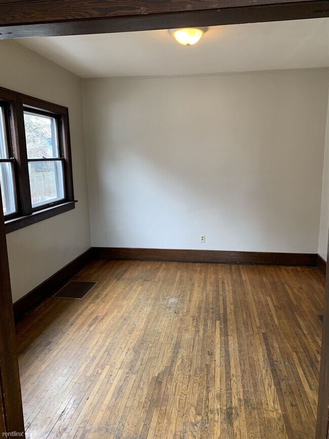 Building Photo - 3 br, 1 bath House - 300 Brown St SE 300 B...