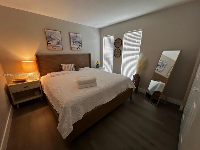 Building Photo - 2 bedroom in Dania Beach FL 33004