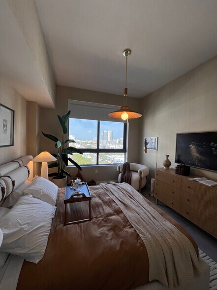 Building Photo - 160 NW 27th St