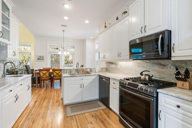 Building Photo - 10 Boardwalk Ln