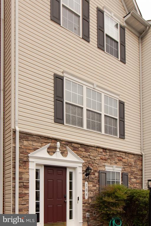 Building Photo - 104 Stingray Ct