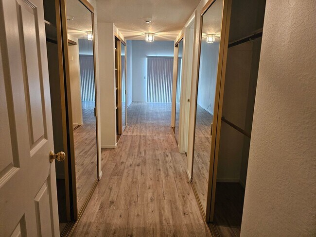 Building Photo - Unfurnished Long Term