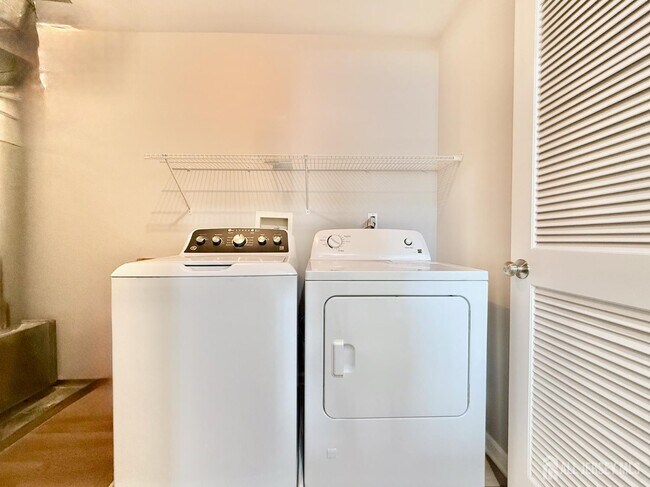 Building Photo - 115 Forest Dr