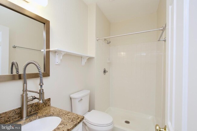 Building Photo - 6136 Summer Park Ln