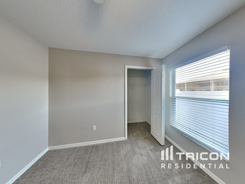 Building Photo - 945 Ridge Haven Dr