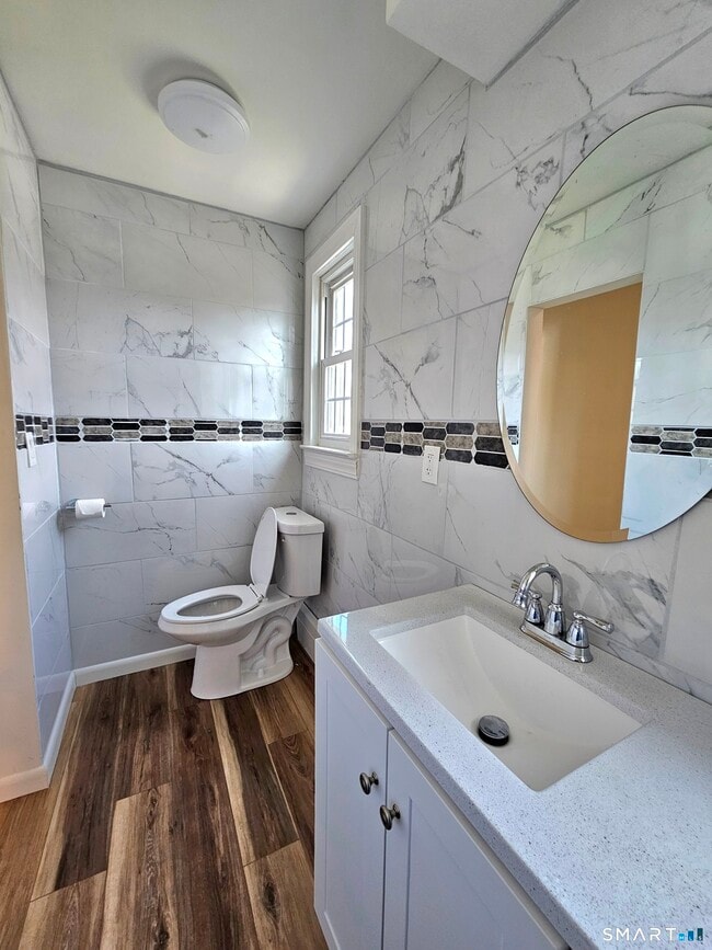 Building Photo - 2071 Middletown Ave