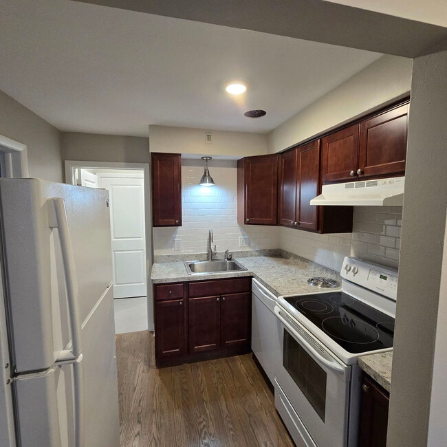 Building Photo - 1817 W Touhy Ave