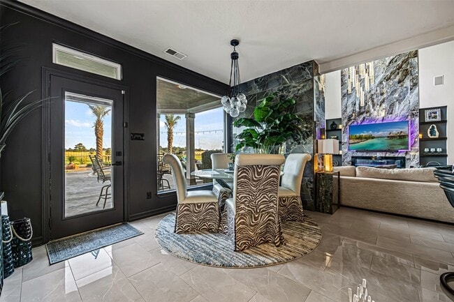 Building Photo - 12345 White Oak Point