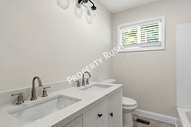 Building Photo - 6107 Vance Cir