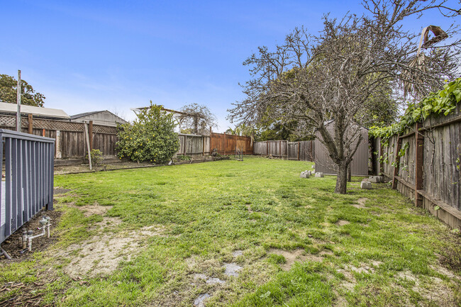 Building Photo - 131 Trident Ct