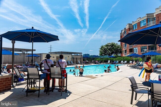 Building Photo - 3600 S Glebe Rd