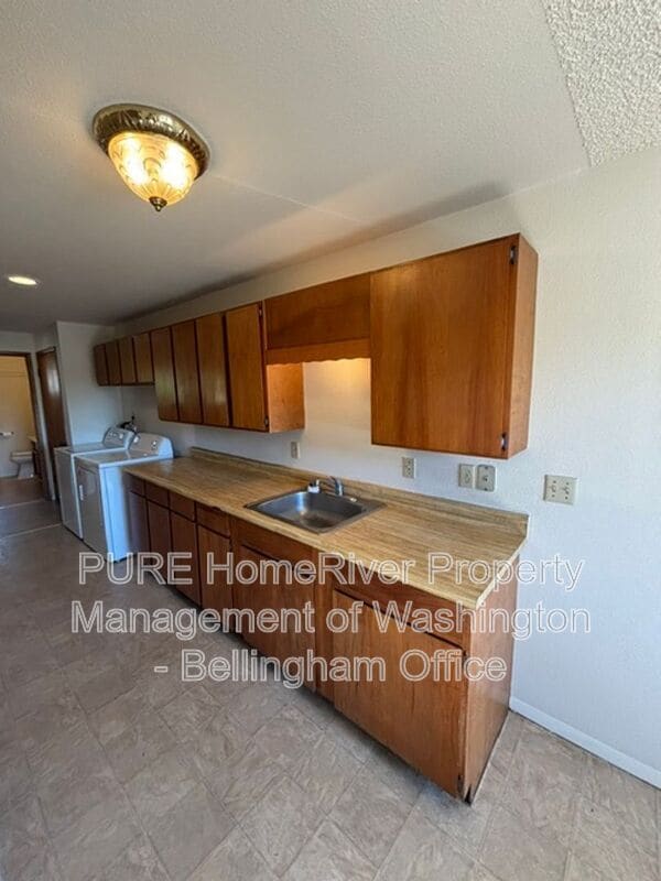 Building Photo - 5084-5086 LaBounty Drive