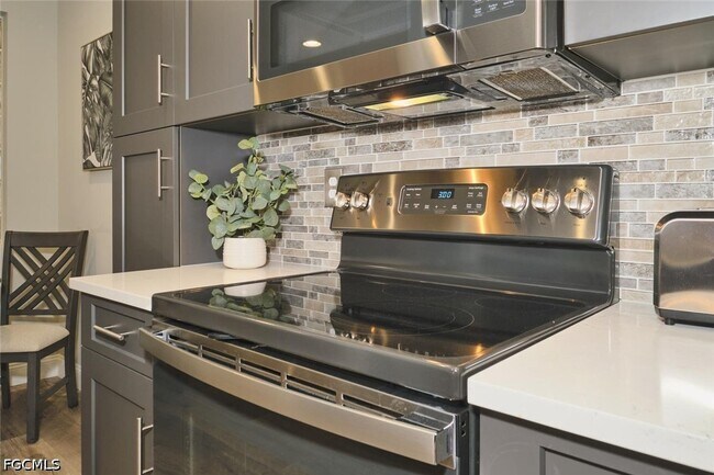 Building Photo - 9190 Southmont Cove