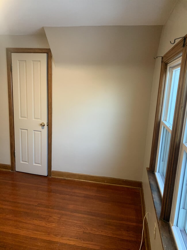 Building Photo - 999 Fairwood Ave