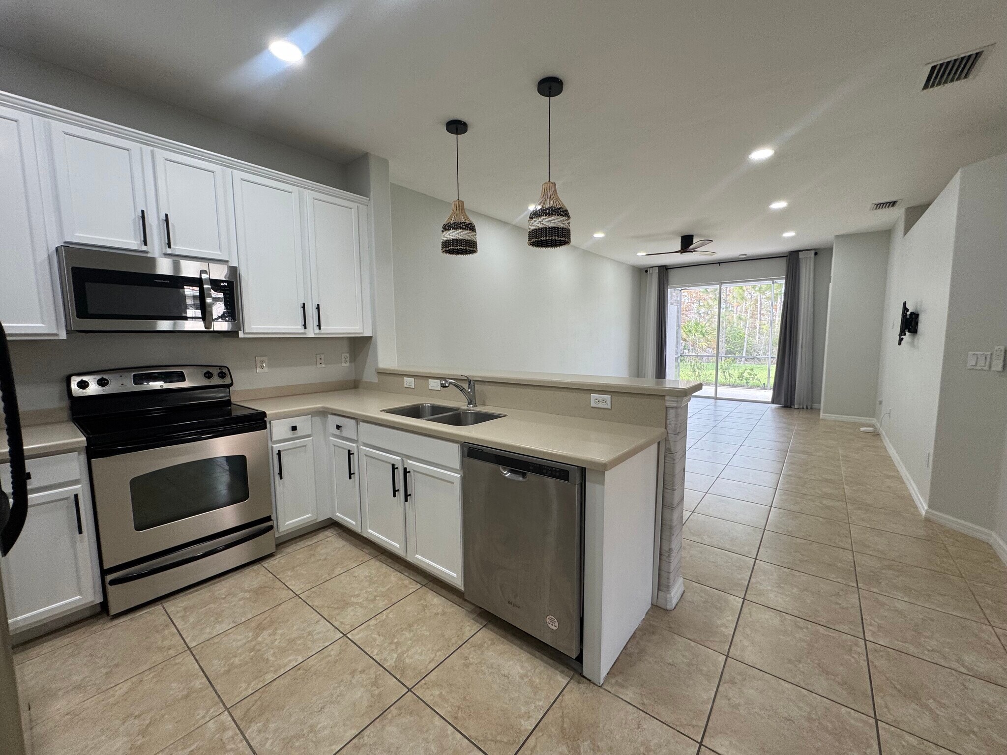 Building Photo - 21379 Bella Terra Blvd