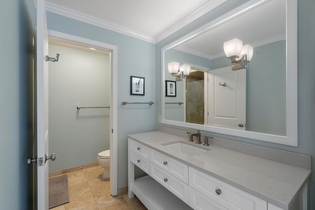 Building Photo - 2885 Knox Ave S