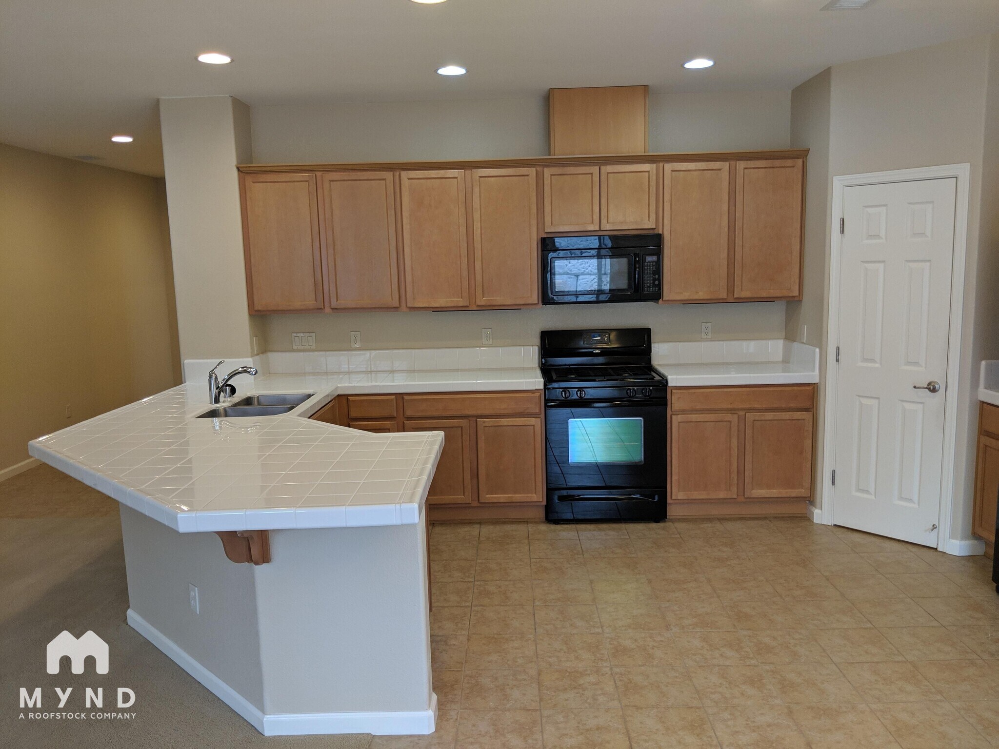 Building Photo - 11098 Colton Dr