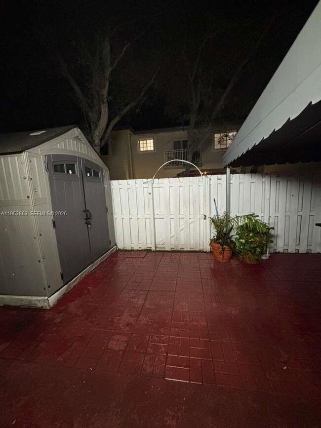 Building Photo - 2733 NE 3rd Ct