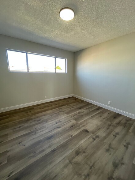 Building Photo - 1334 W 93rd St