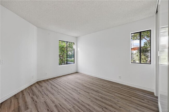 Building Photo - 45 Briarglen