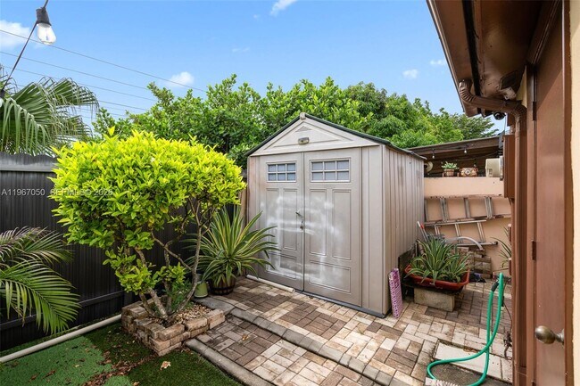 Building Photo - 11914 SW 125th Pl