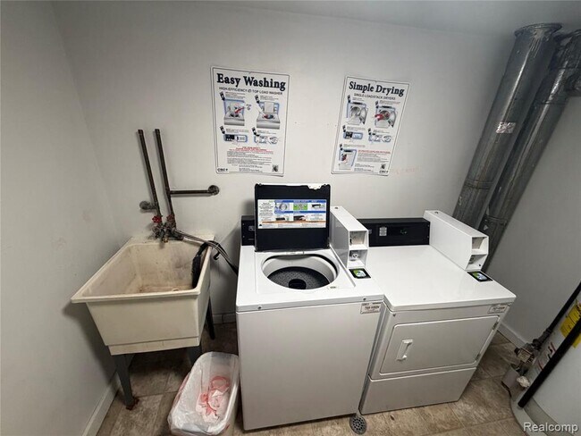 Building Photo - 32013 W 12 Mile Rd