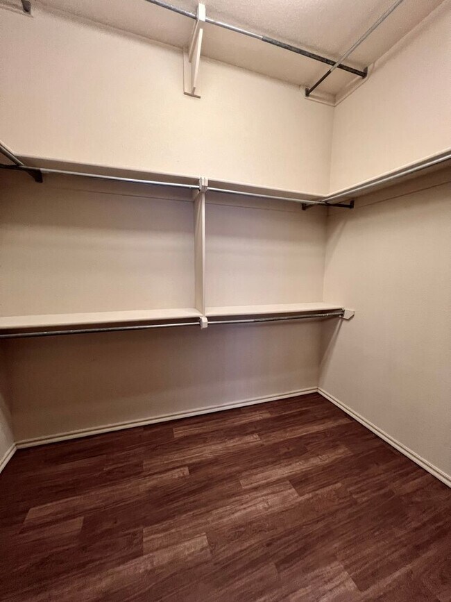 Building Photo - Lovely Rental Home in Heatherwood Neighbor...