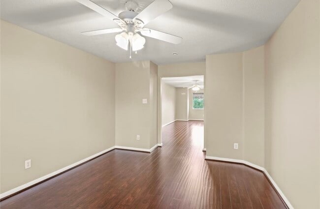 Building Photo - 10807 Oak Bayou Ln