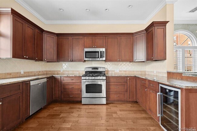 Building Photo - 434 E Broadway