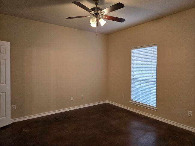 Building Photo - Robinson Townhome