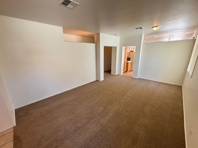 Building Photo - Beautiful 3Bed/2Bath Single Story Home loc...