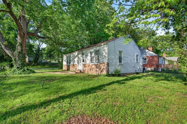 Building Photo - 224 S Harvey Ave