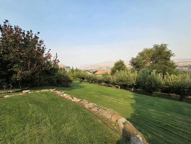 Building Photo - Stunning 4 Bedroom, 3 Bathroom Home, with ...