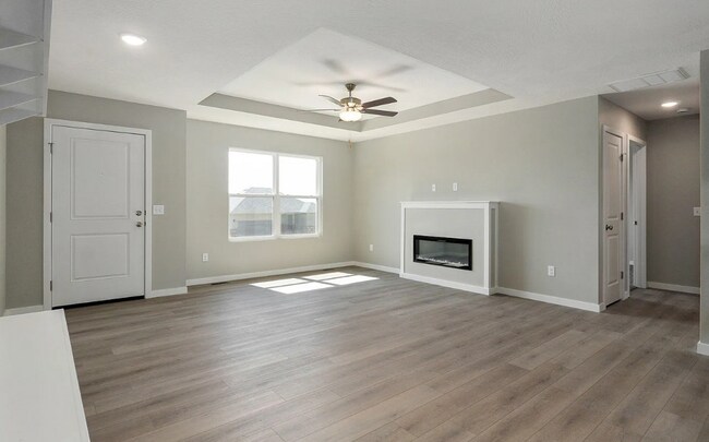 Building Photo - Like New 3 Bedroom Home - Hills of Olde Savannah