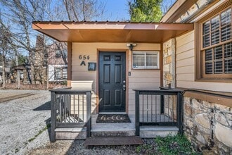 Building Photo - 2 bed/1 bath apartment