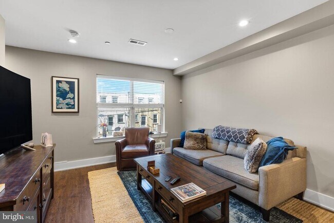 Building Photo - 834 N 19th St